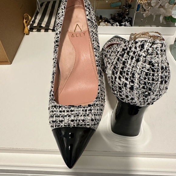 Ally pumps - black and white, block heel, tweed-patent. Super on trend for fall! - Picture 3 of 3